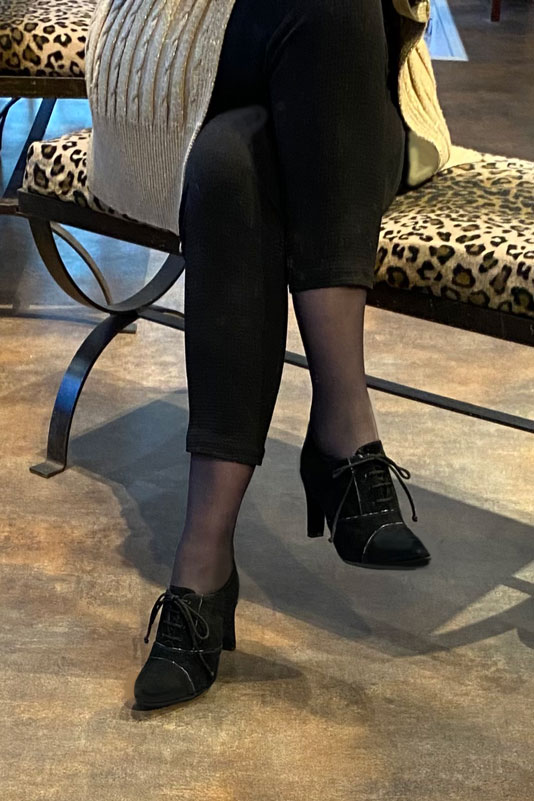 Matt black women's essential lace-up shoes. Round toe. High kitten heels. Worn view - Florence KOOIJMAN